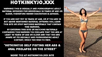 HotKinkyJo fisting anal extrême et prolapsus dans la rue