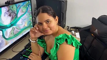 Горячая сводная сестра застукала меня с порно – любительский креampie и струйный секс