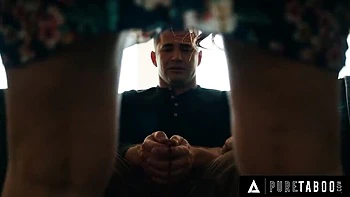 Syren De Mer MILF corrompe estudante virgem com sexo hardcore