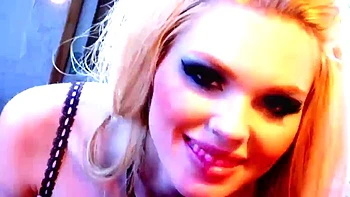 Rothaarige Lesben lecken sich heiß die Fotzen