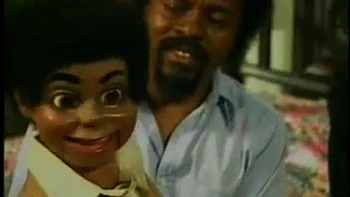 Персия сосёт и трахается сзади с большими сиськами