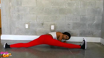 Adolescente negra com pau grosso em foda interracial pesada