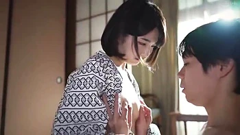 Betrügender Cuckold wird beim Blowjob gefickt