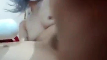 Asiatisches Solo Babe masturbiert auf OnlyFans