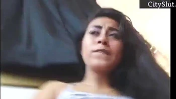 Flauschige Amateur-Masturbation