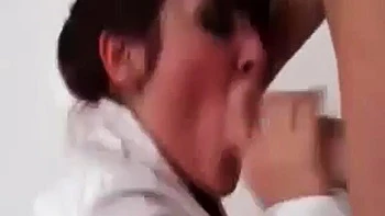 Chav británica CRmella R0Ssi folla a tres