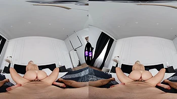 Блондинка Джесси Эймс скачет на члене в позе наездницы