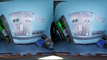 Азиатка сосет член и катается в VR