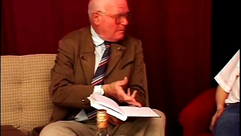 Lara louca fode de quatro, cavalgando e chupando