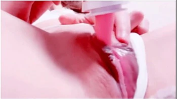 Milf japonesa lambe a buceta e se masturba sozinha