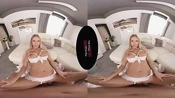 МИЛФ Fhdjd сосет и ебется в позах наездница и догги VR