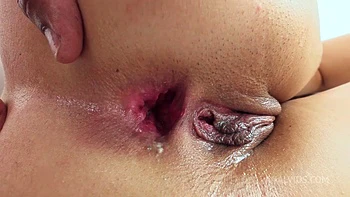 Latina magra na primeira buceta anal, grande abertura, engole