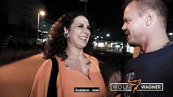 Amadora alemã fodida na rua com pau grande