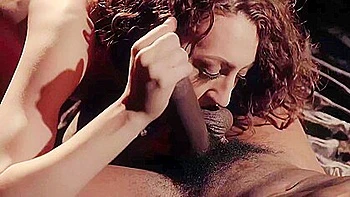 Isiah Maxwells baise la brune en gorge profonde