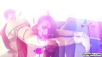 Ninfeta Isa Bella cavalga um pau enorme