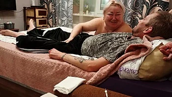 Мачеха делает минет утром - глубокий минет и кончает в рот