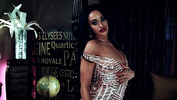 Gia Vendetti y Madison se follan duro anal en la cama