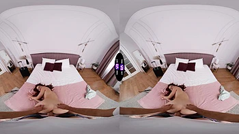 Adolescente pelirroja Sirena Milano monta polla en VR