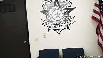 Jenna Lovely baise dure avec une grosse bite