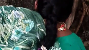 Трахаю свою мачеху в джунглях от первого лица