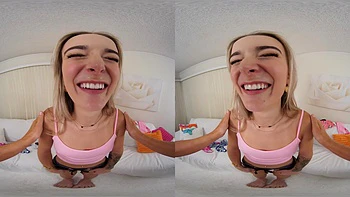 A loira imparável Thea Summers se masturba com brinquedos