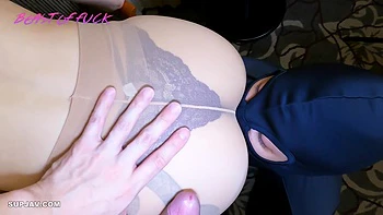 Amateur asiatique trio avec pipe et bas