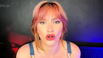 Milf pelirroja Willow se masturba en webcam