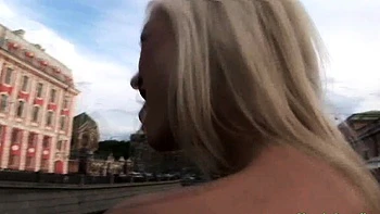 Liza aux gros seins se fait baiser par des grosses queues