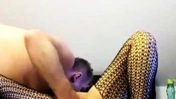 Doigté orgasmique d’une brune allemande mûre