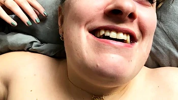 Dänische Caroline schluckt Sperma