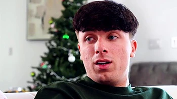 Lana et Mia baisent le gros sexe du demi-frère à Noël