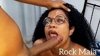 Cuckold-Frau fickt ihren glücklichen Liebhaber: Blowjob, Doggy, Reiterstellung