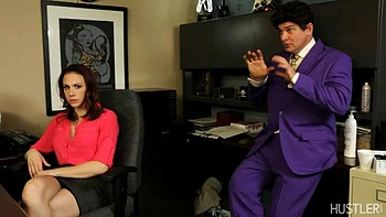 Без визы: блондинка лижет большие сиськи лесбиянке