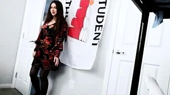 Madrastra ayuda a papá a dejarla embarazada