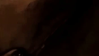 MILF asiática se masturbando sozinha na webcam