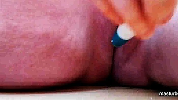 Je frotte mon gros clito, chatte qui gicle