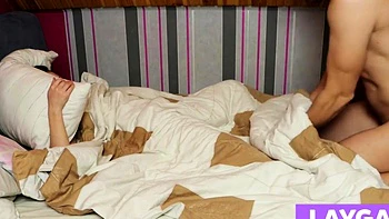 Lambendo a buceta da madrasta ruiva nas férias