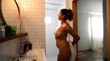 Amatrice à gros seins suce et chevauche