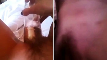 Babe britannique se branle avec bouteille et jouets