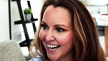 MILF seins énormes cuckoldée Violette Blakk