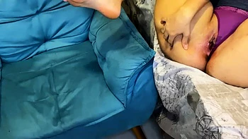 Brasilianische Tussi mit großem Arsch fickt riesigen Schwanz