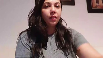 Большие сиськи любительница брюнетка соло