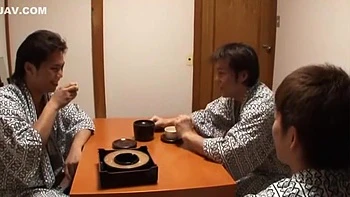 Femme infidèle baisée durement devant son cocu