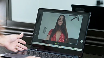 Пара трахается в мини-юбке с интенсивным лизанием киски