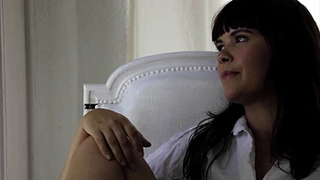 Татуированная MILF получает минет с кончей в лицо