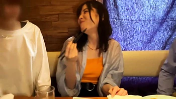 Jolie étudiante asiatique se fait baiser