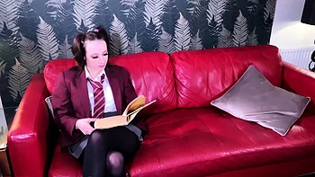 Écolière en POV suce salement