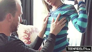 Holly Hendrix wird schwanger durch analen Creampie