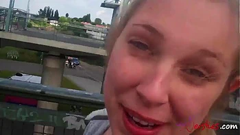 Madre hambrienta folla duro el coño del hijastro