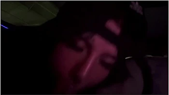 Sauge seinen Schwanz bis er mir in den Mund kommt